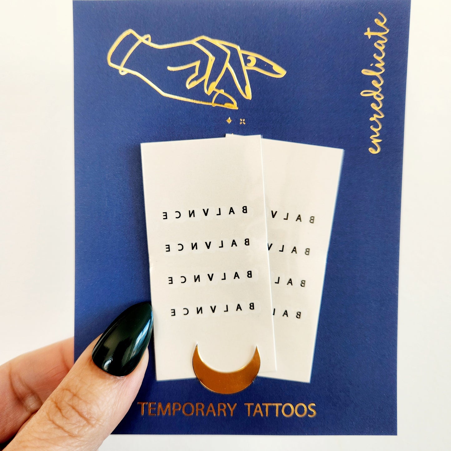 tatouages temporaires du mot balance qui signifie "équilibre" en anglais