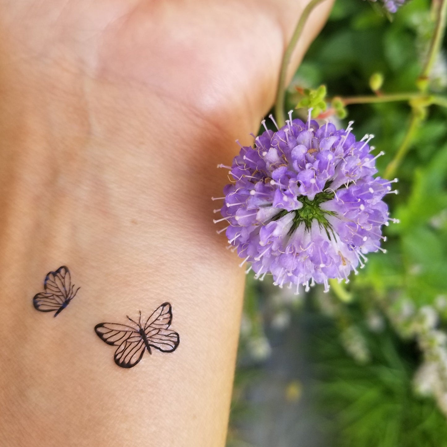 tatouage temporaire petits papillons noirs