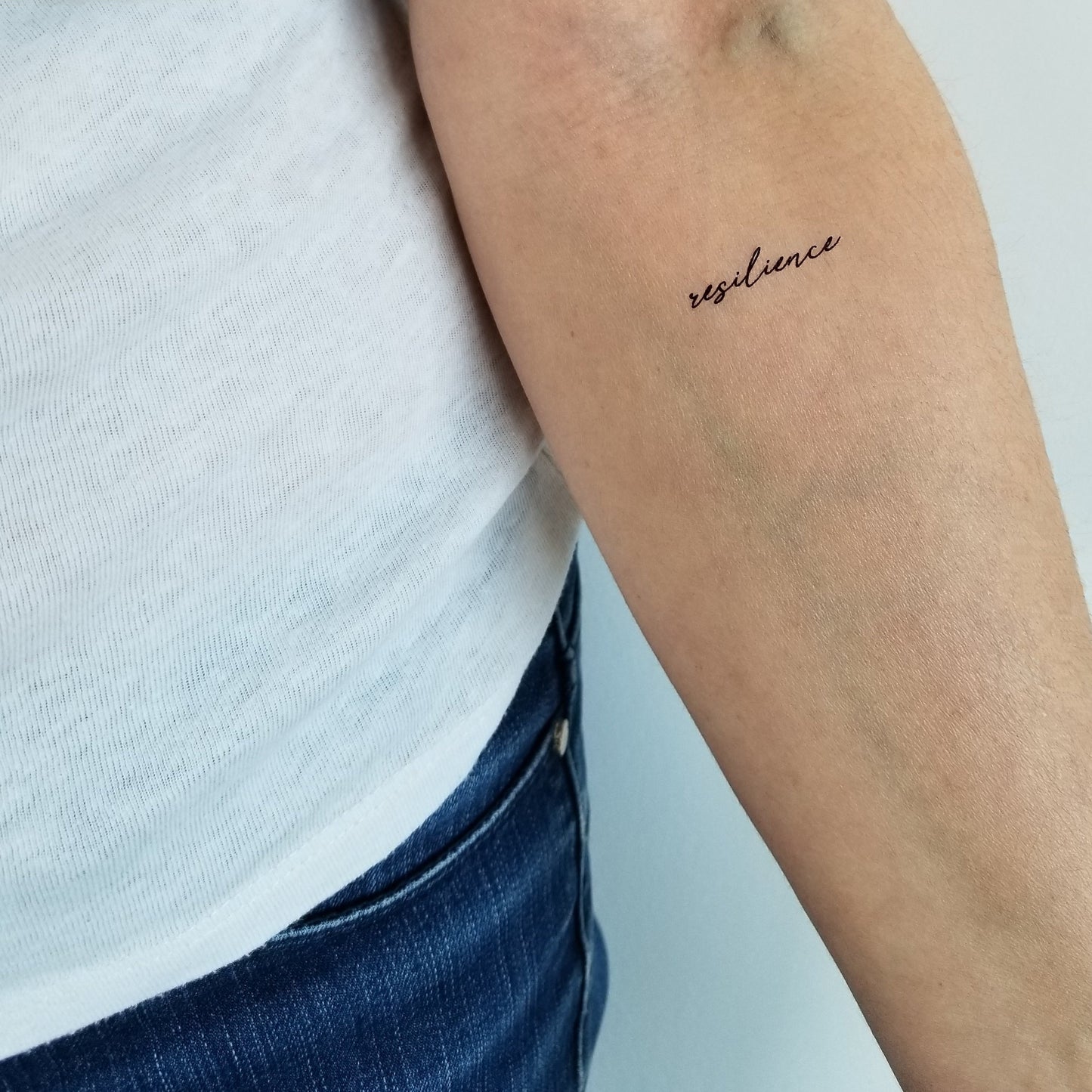 tatouages temporaires mot résilience (set de 6)