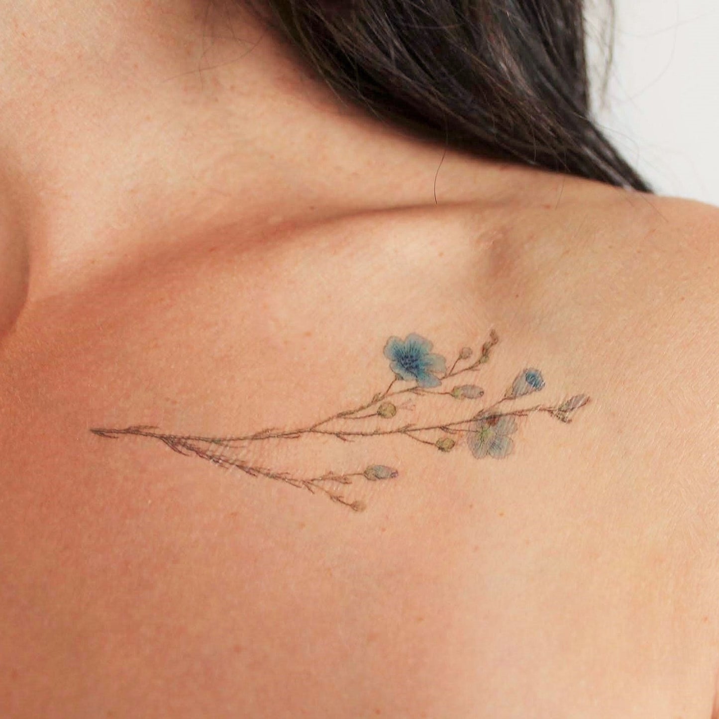 Tatouage temporaire fleur bleue sauvage