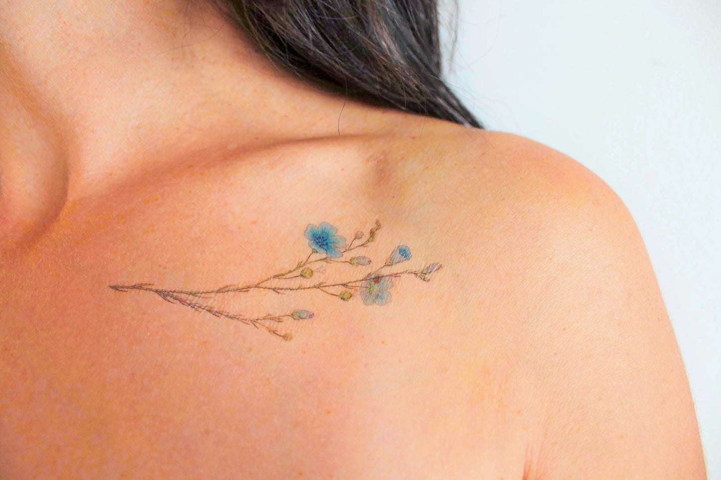 Tatouage temporaire fleur bleue sauvage