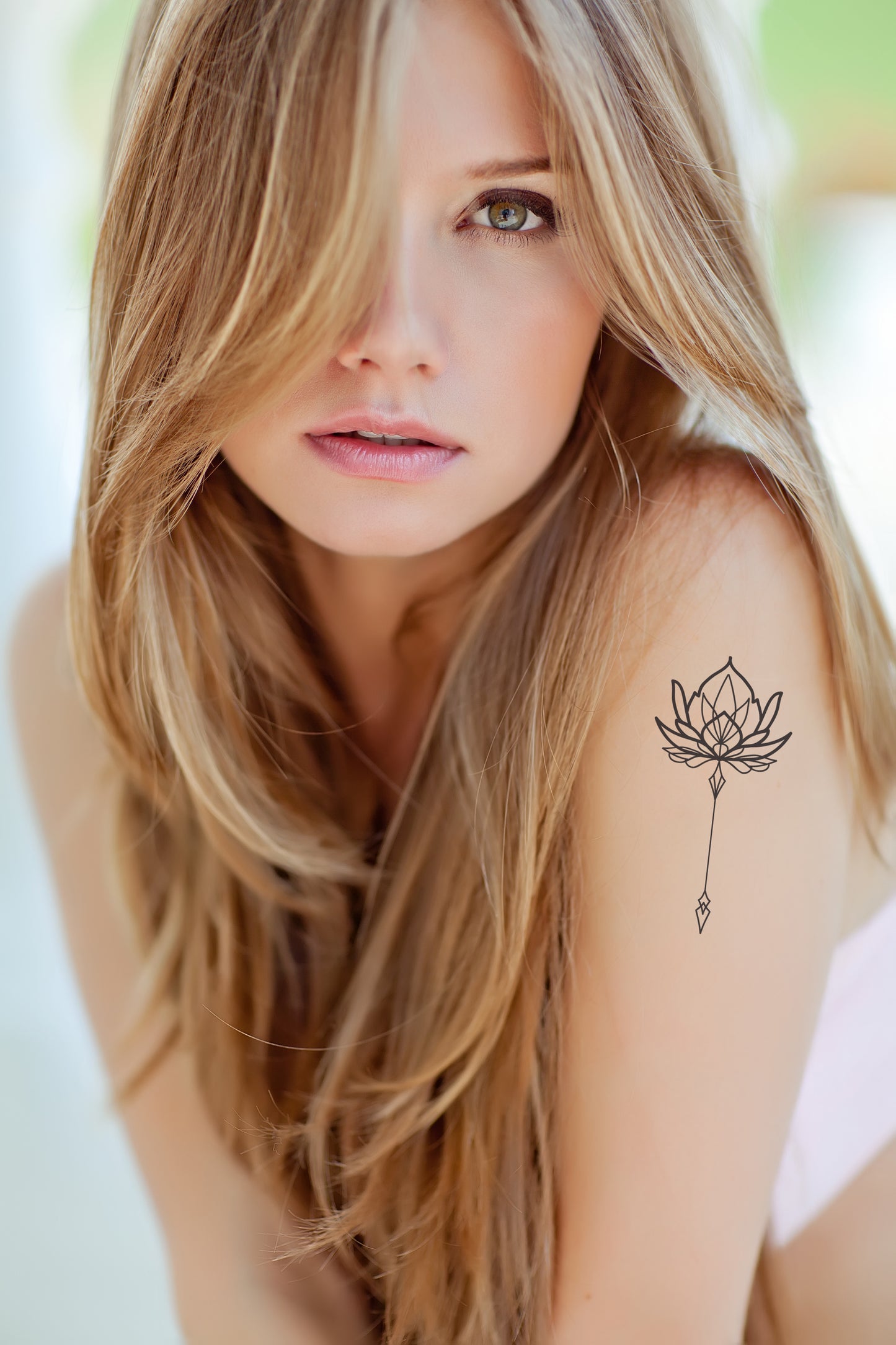 Tatouage temporaire de lotus géométrique - encredelicate