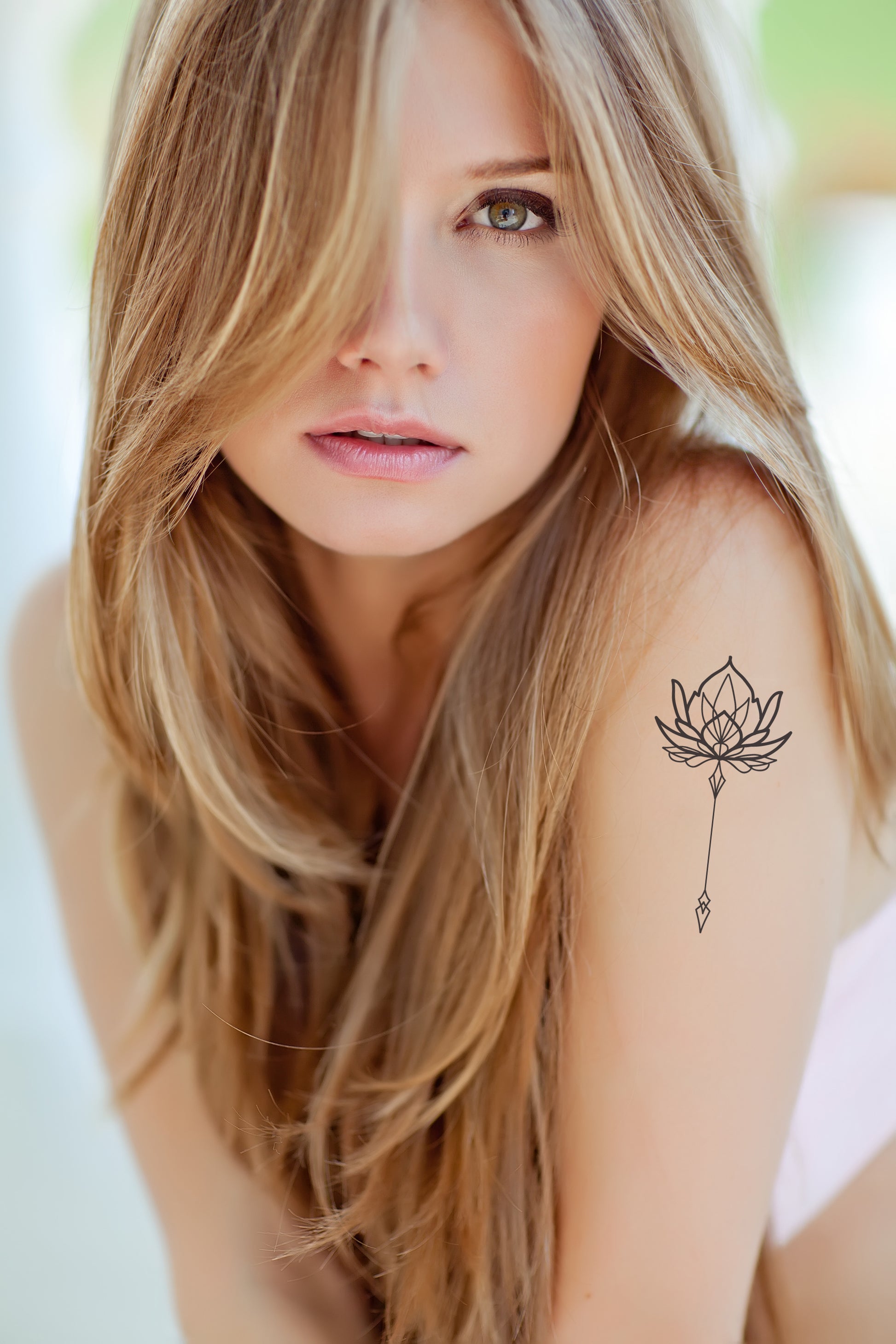 Tatouage temporaire de lotus géométrique - encredelicate