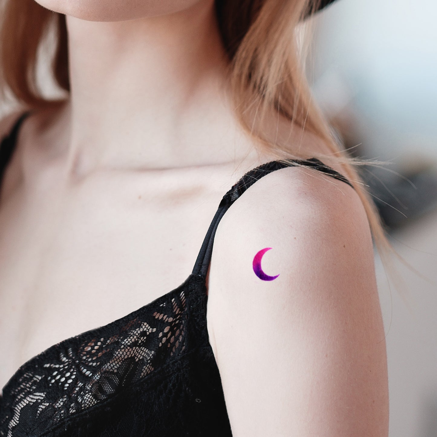 Tatouage temporaire lune aquarelle