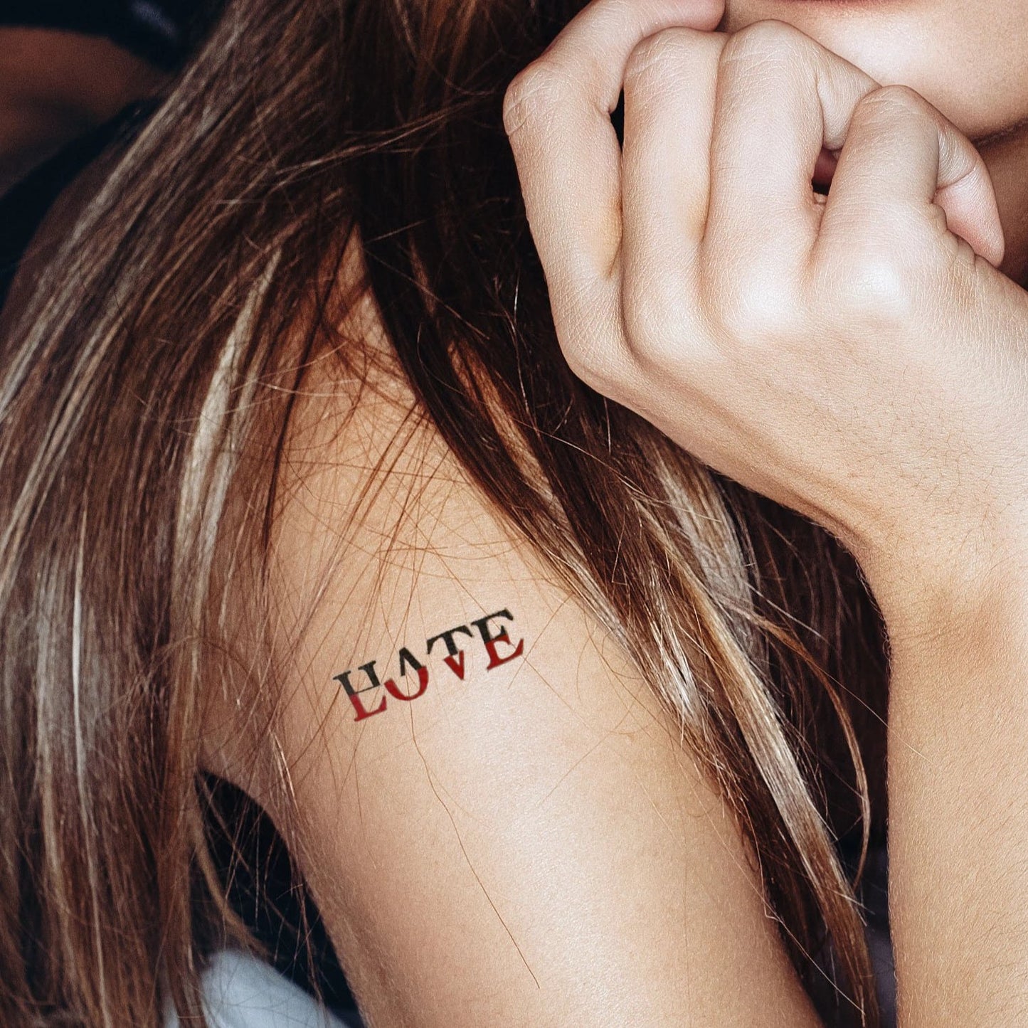tatouage temporaire des mots love et hate (lot de 4) - encredelicate