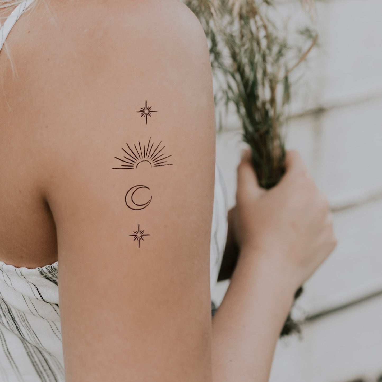 Tatouage temporaire lune, étoiles, soleil et rais de lumière