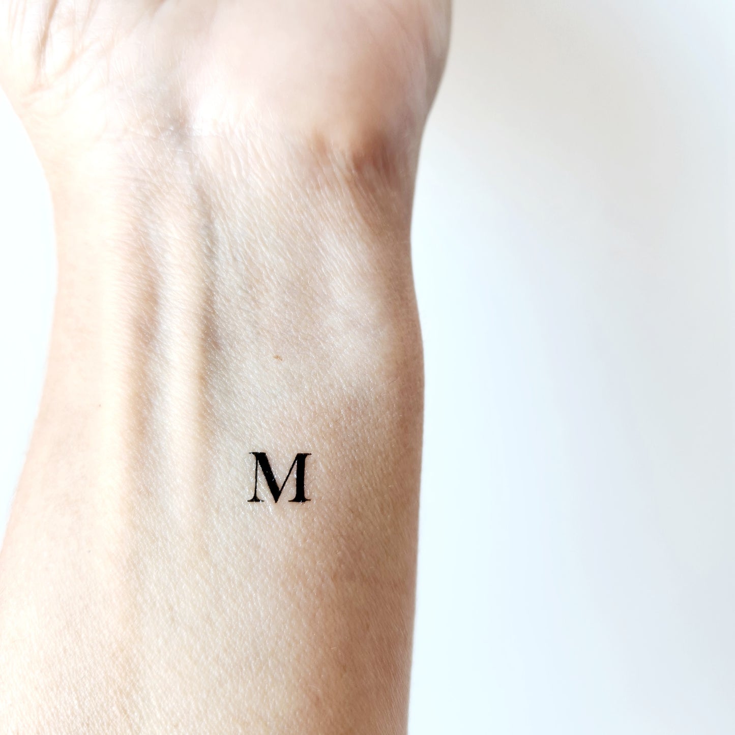 tatuaje temporal de la letra M (juego de 12) 