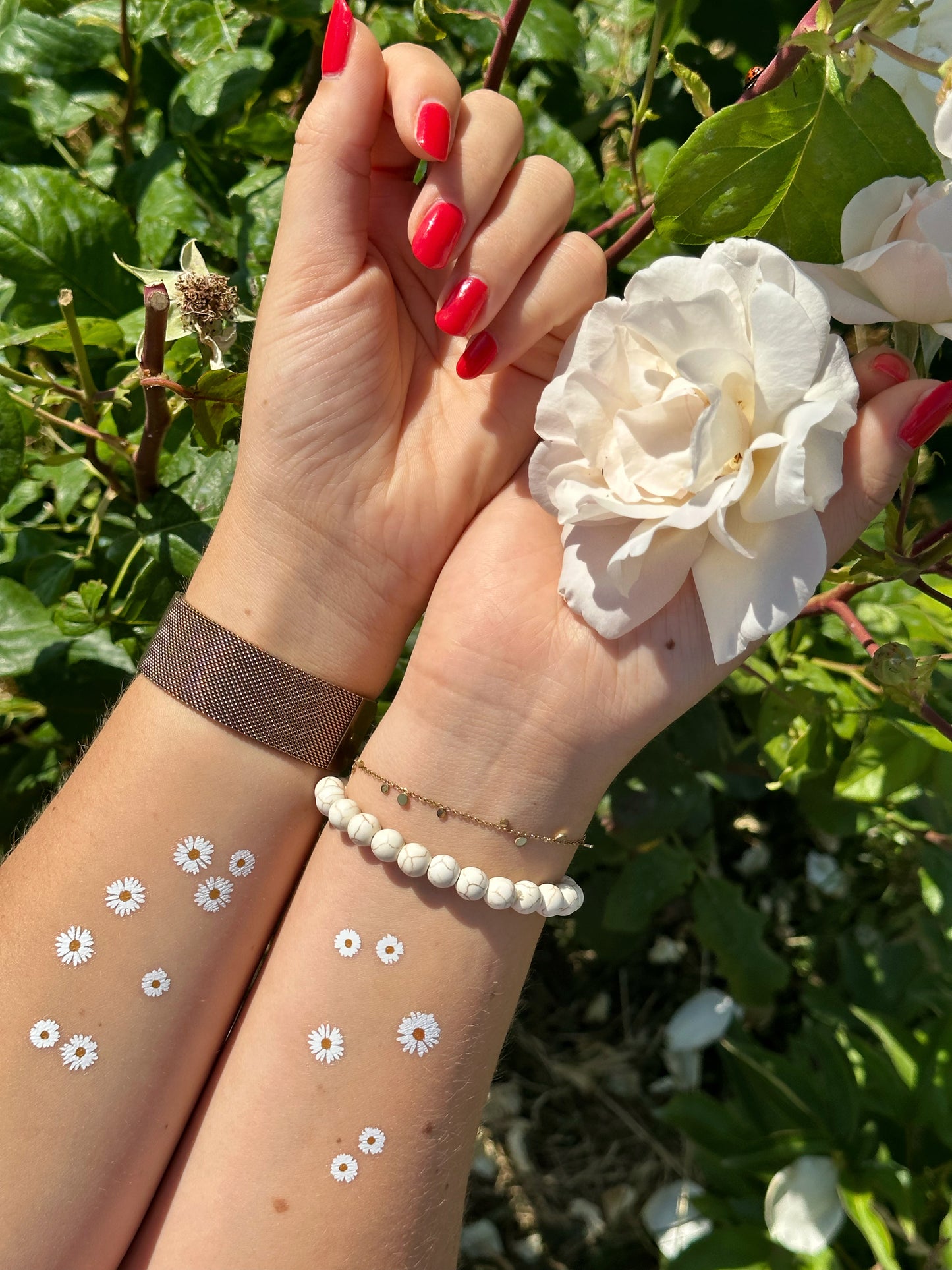 tatouage temporaire de marguerites blanches (lot de 34 fleurs)