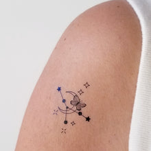 Charger l&#39;image dans la galerie, Tatouage temporaire constellation du Cancer avec papillon et lune (set de 4 tattoos)