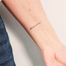 Charger l&#39;image dans la galerie, tatouage temporaire mot karma (set de 4)