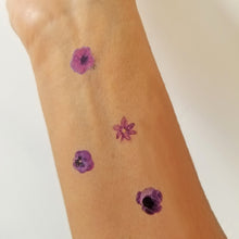 Charger l&#39;image dans la galerie, tatouage temporaire fleurs violettes (12 tattoos)