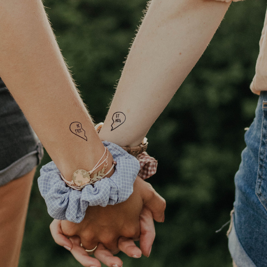 tatouage temporaire best friends avec deux moitiés de coeur  (lot de 4)